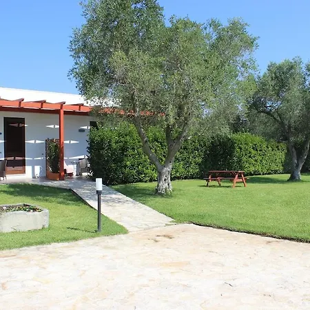 Bed & Breakfast Masseria Un Posto Al Sole 4*