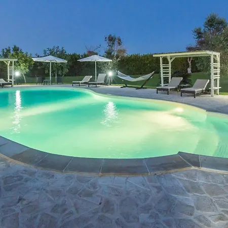 Masseria Un Posto Al Sole Bed and Breakfast 4*