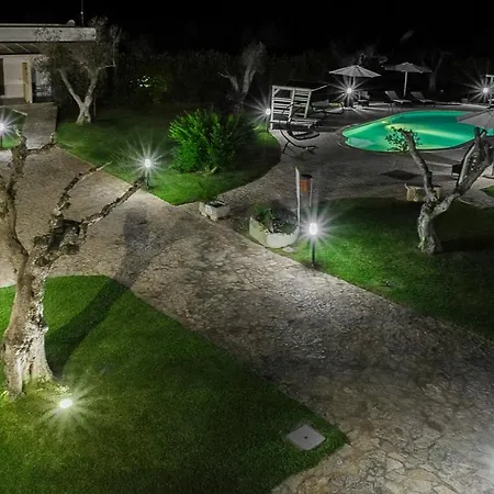 Bed and Breakfast Masseria Un Posto Al Sole 4*