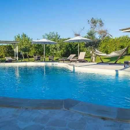 Masseria Un Posto Al Sole Bed and Breakfast 4*