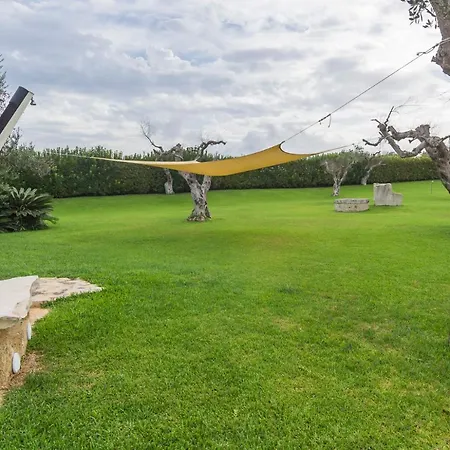 Masseria Un Posto Al Sole Bed and Breakfast 4*